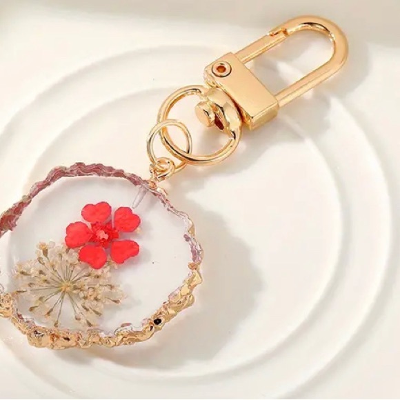 NEW- Dried Flower Keychain - Picture 2 of 4